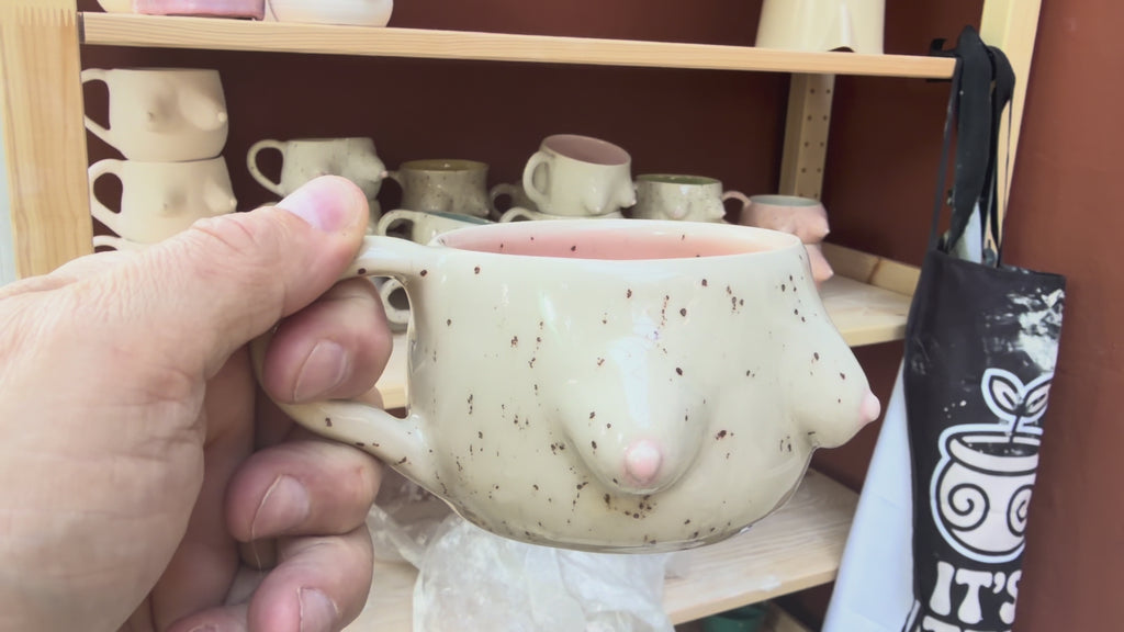 Femme Cup – Handgetöpferter Becher mit Charakter